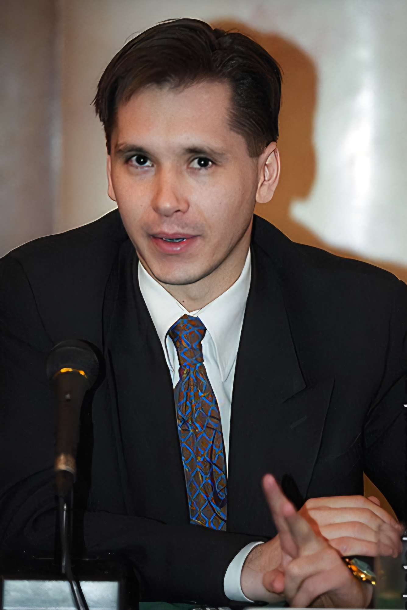 Олег Леонов