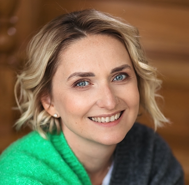 Лариса Суркова