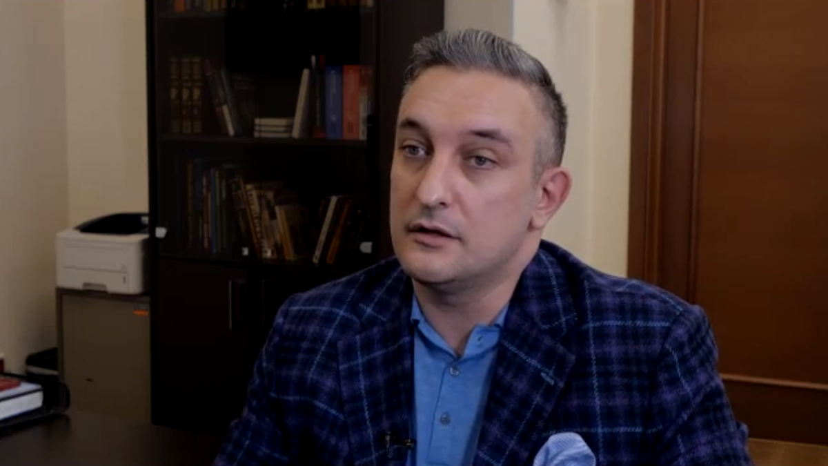 Виталий Иванов